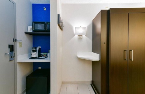 Almonte Casa | Experience our newly renovated rooms located in beautiful Marin county!!