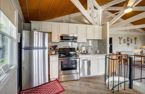 Banner Elk Chalet De Esquí | Experience Peak Bliss: Ski-In/Ski-Out Haven, 200FT to Lift, Mtn Views Aplenty!