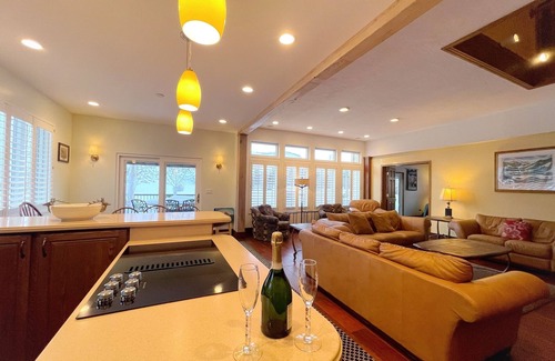 Sun Valley Casa | Amplia bañera de hidromasaje al aire libre con vista al CAMPO DE GOLF 5BDRM 5BA AIRE ACONDICIONADO!