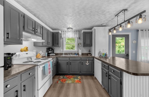 Belfast Casa | Experience the beauty of Belfast, Maine with a stunning ocean view!