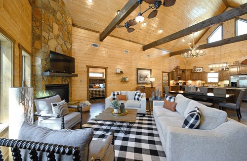 Hochatown Cabina | Experience THE BIG CHILL and reminisce with your group in luxury--Sleeps 16!!!