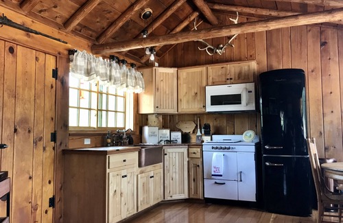 Allenspark Cabina | Enjoy the Rockies-hike, fish, relax with great views. Pet friendly