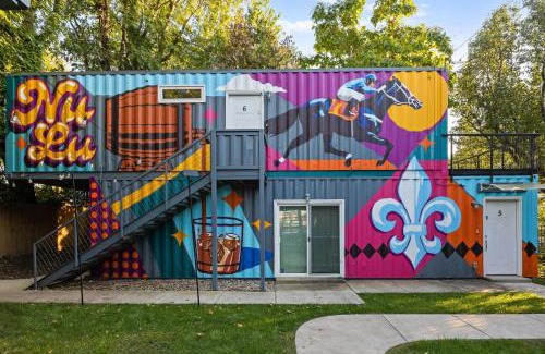 Phoenix Hill Apartamento | Experience the Unique Re-Nu Shipping Container #4