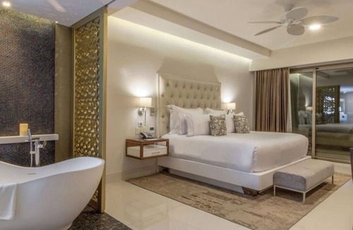 Cabo San Lucas Complejo | Experience Ultimate Cabo Luxury - 3 Bedroom Penthouse Oceanfront