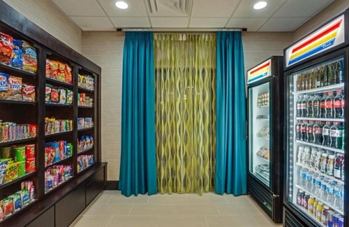 Orlando Casa | Experience warm hospitality and ultimate convenience at our room.