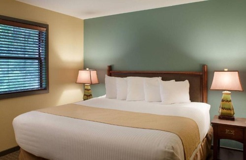 Wisconsin Dells Complejo | Experience Year-Round Family Fun at Christmas Mountain Village – 2 Bedroom Villa