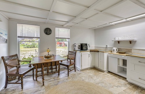 Orland Apartamento | Explore Coastal Maine! Cozy Apt w/ Yard & Garden