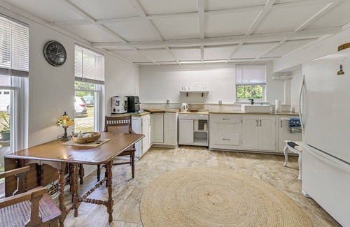 Orland Apartamento | Explore Coastal Maine! Cozy Apt w/ Yard & Garden