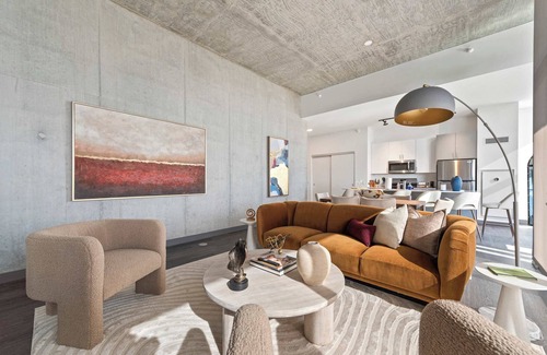 West Loop Apartamento | Explore Fulton Market + Retreat in Modern Comfort