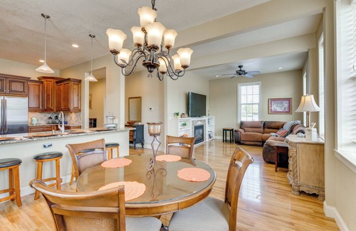 Murphy Condominio | Explore Historic Dtwn! Walkable Loft in Murphy