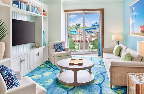 I-435 West KC-KS Hotel | Explore Nearby Legends Outlets and Kansas Speedway from Tropic-Inspired Stay