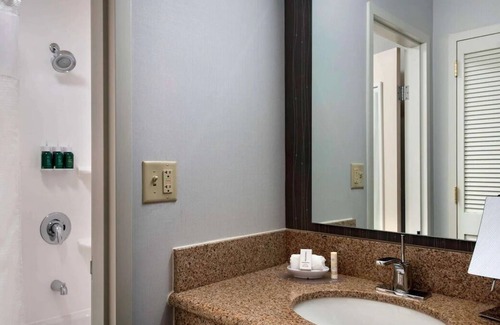 Mahwah Casa | Explore Ramapo Mountain State Forest! Pets Allowed! FREE Parking, Seasonal Pool!