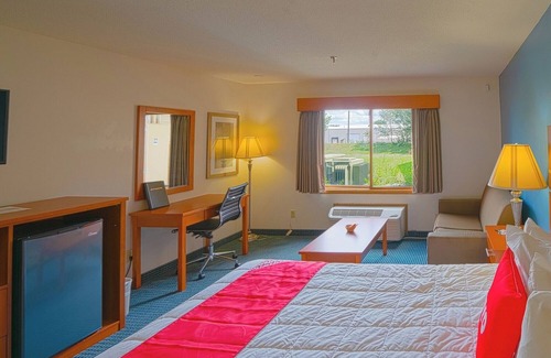 Redwood Falls Hotel | Explore Redwood Falls from Budget King Room w/ Casino & Dining Nearby