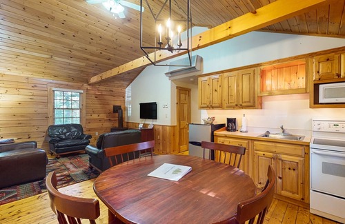 Northport Cabina | Explore the outdoors from this cozy cabin w/firepit, kitchen, and more