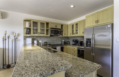 El Tezal Apartamento | Exquisite 2 BR + Grill & Ocean Views @ Tezal !