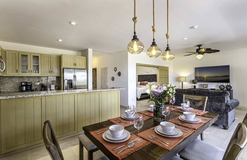 El Tezal Apartamento | Exquisite 2 BR + Grill & Ocean Views @ Tezal !
