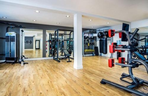 Del Rey Apartamento | Exquisite 2BDRM in Heart of MDR King Bed