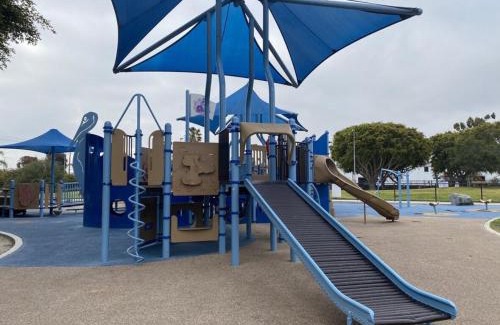 Del Rey Apartamento | Exquisite 2BDRM in Heart of MDR King Bed