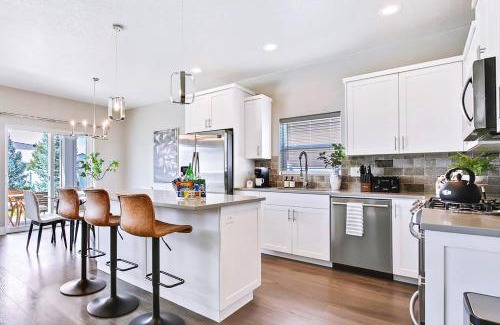 Meridian Casa | Exquisite 3BD 2BA Vacation Nest by The Village at Meridian