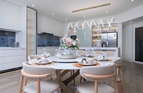 Robina Casa | Exquisite Waterfront Estate: A Masterpiece of Luxury Living