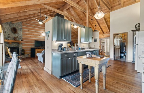 Rogers Chalet De Esquí | Exquisite, luxurious, stunning view, private, authentic log cabin