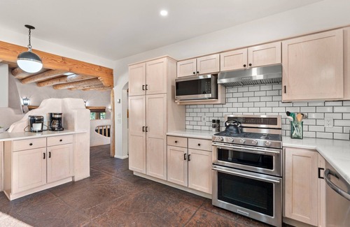Santa Fe Casa | Exquisite Mountain Retreat on 1.75 Acres | Near Plaza & Skiing
