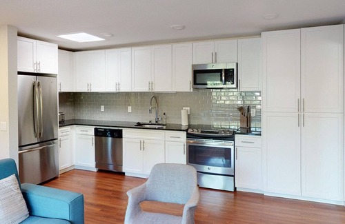 Mountain View Apartamento | Exquisite Mountain View 1BR w/ Pool, nr Groceries & Cafes, by Blueground
