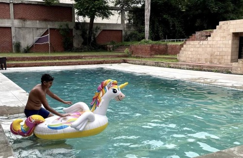 Agra Villa | Exquisite Villa: 4 BR with Huge Pool, Gardens, Indoor Fireplace