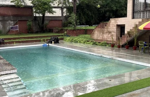 Agra Villa | Exquisite Villa: 4 BR with Huge Pool, Gardens, Indoor Fireplace