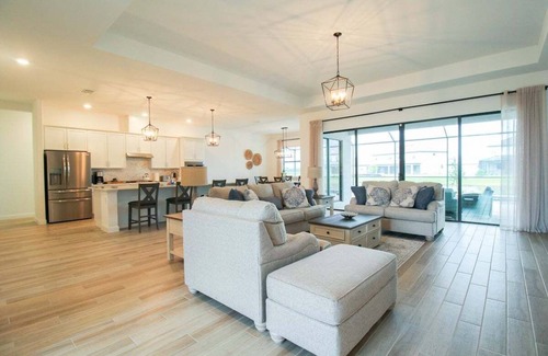 Braden River Casa | Exquisite waterfront 3BR pool home in Lorraine Lakes - Grand Getaway