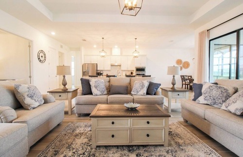 Braden River Casa | Exquisite waterfront 3BR pool home in Lorraine Lakes - Grand Getaway