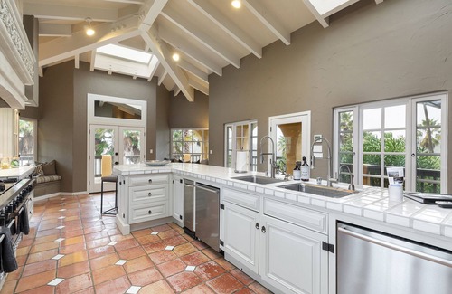 Glen Ellen Casa | Exquisita Villa Enoturística, Bodega Y Cueva Del Vino, Villa Montebella