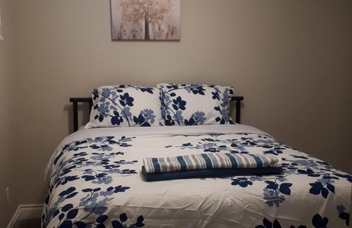 Timberlea Apartamento | Exquisitely Furnished 2 Bedroom Suite with Heated Floors