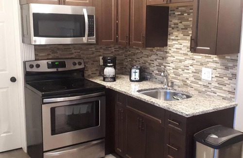 Timberlea Apartamento | Exquisitely Furnished 2 Bedroom Suite with Heated Floors