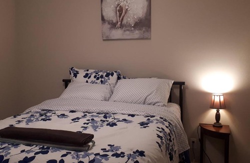 Timberlea Apartamento | Exquisitely Furnished 2 Bedroom Suite with Heated Floors