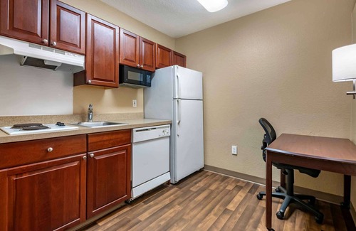 Linthicum Heights Hotel | Extended Stay America Select Suites Baltimore BWI Airport