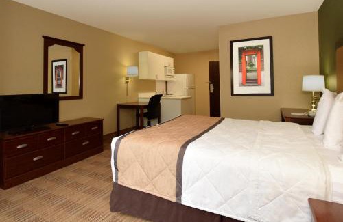 Red Bank - Tinton Falls Hotel | Extended Stay America 696