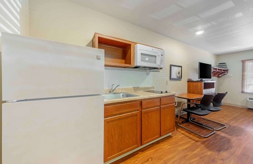 Davie Hotel | Extended Stay America Select Suites - Fort Lauderdale - Airport - West