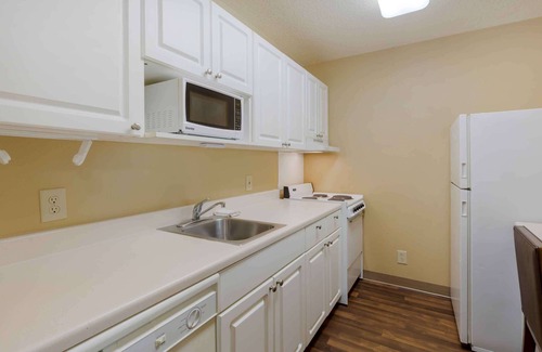 Durham Hotel | Extended Stay America Select Suites Raleigh RTP 4610 Miami B