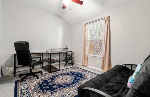 Highland Village Casa | Extended Stay Fun Outdoor Games, Gym, BBQ, Dining