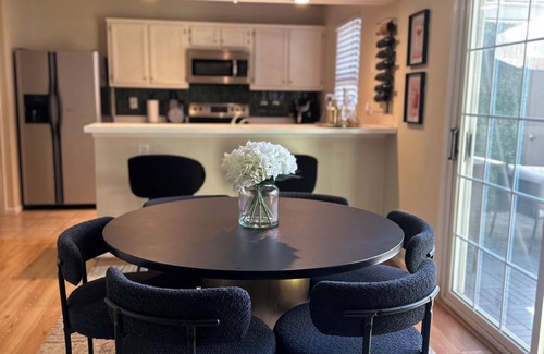 Northwest Casa | Extended Stay Getaway - Minutes to Beaches - Pet-Friendly + Central