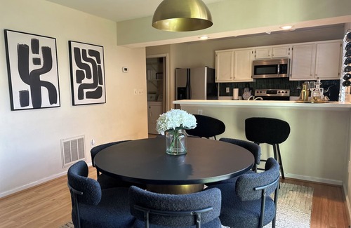 Northwest Casa | Extended Stay Getaway - Minutes to Beaches - Pet-Friendly + Central