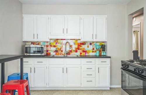 Peoria Casa | Extended Stay Gem - 2BR/1Bath Peoria Home w/ King + Queen Beds Close to OSF