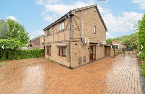 Little Stukeley Casa | Extensive 4 Bed close to Peterborough.