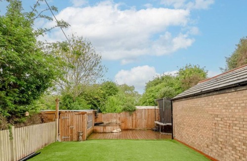 Little Stukeley Casa | Extensive 4 Bed close to Peterborough.