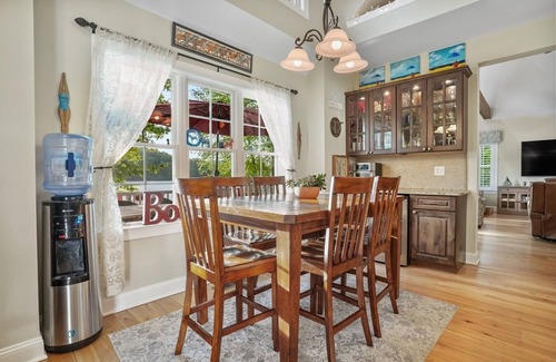 Danbury Casa | Extraordinary Candlewood Lake home in Danbury CT