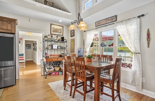 Danbury Casa | Extraordinary Candlewood Lake home in Danbury CT