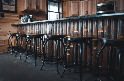 Montrose Township Casa | Extraordinary Private 4 Bedroom 2 Bath Lodge