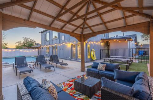 Paradise Valley Village Apartamento | Extravagant Phoenix Retreat Pool Gazebo HeatedPool