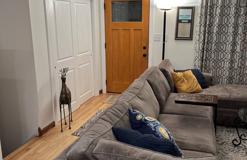 Claymont Casa | EZ access to PHL, NYC, DC, NJ. 4-bedroom house with AC near I-95 in Claymont, DE